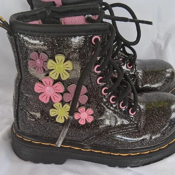 Dr. Martens Pink Lined Shoe Interior - Picture 2 of 6